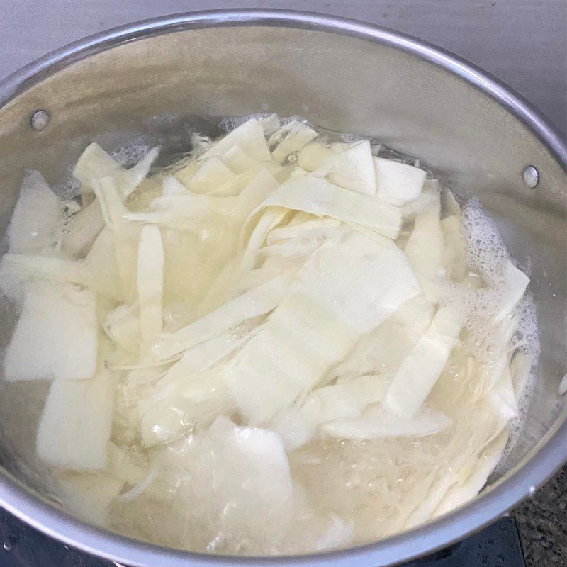 Step 1 Prepare the Ingredients for Stir-Fried Bamboo Shoot with Betel Leaves