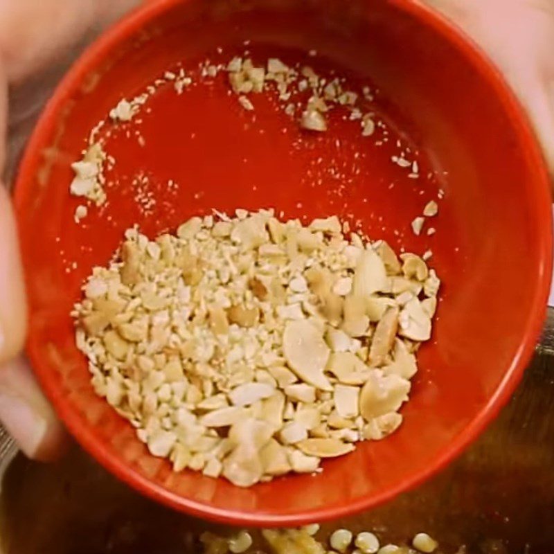 Step 1 Prepare the ingredients for Garlic chili dipping sauce with coriander roots and peanuts