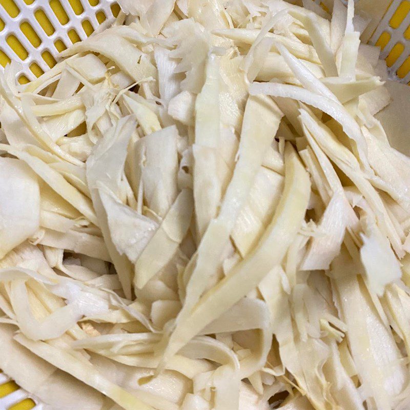 Step 1 Prepare the Ingredients for Stir-Fried Bamboo Shoot with Betel Leaves