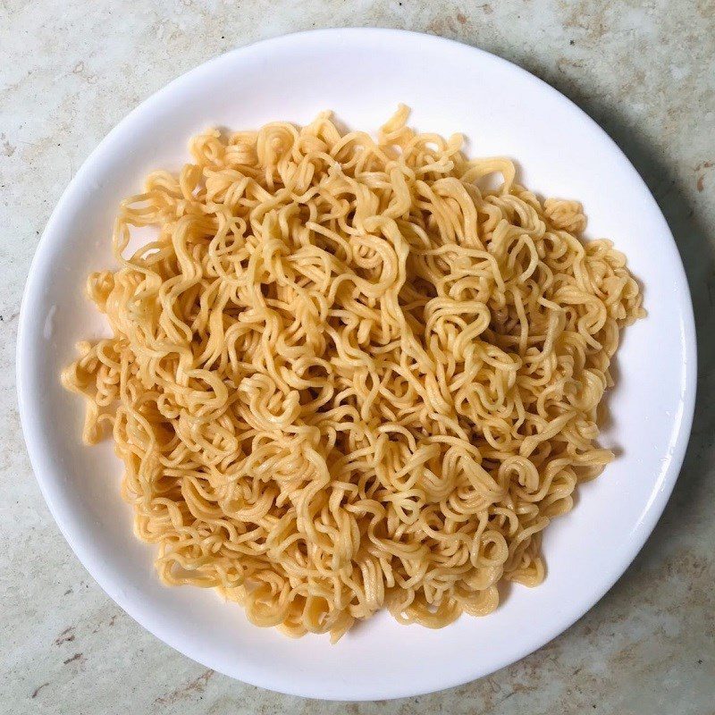 Step 1 Prepare the ingredients for Fried Noodles with Tomato Sauce