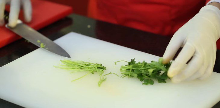 Step 1 Prepare the ingredients for Steamed Chicken with Fish Sauce