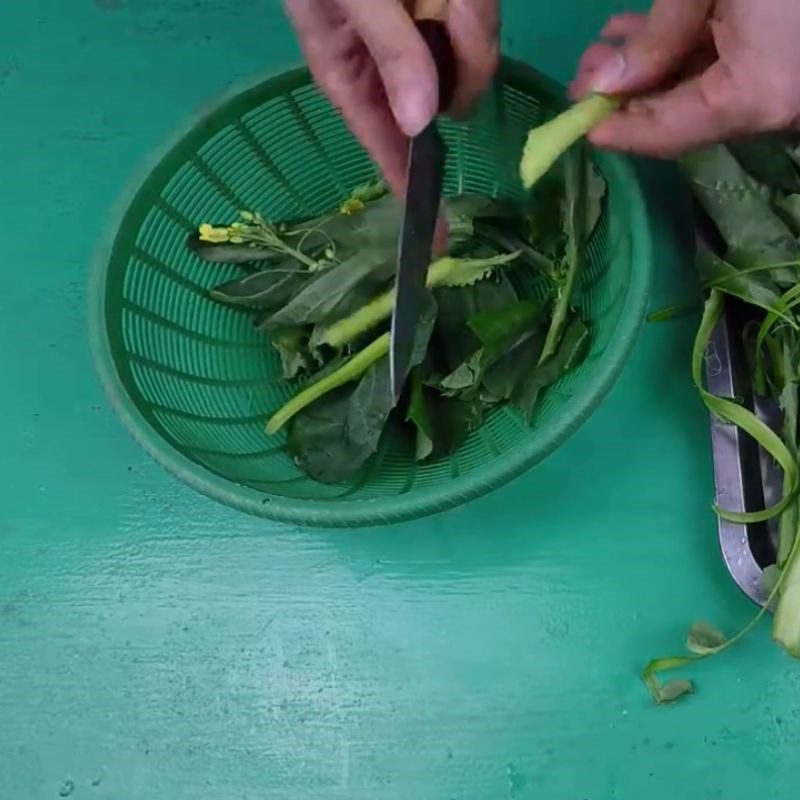 Step 1 Prepare the ingredients for Stir-fried Mustard Greens with Oyster Sauce