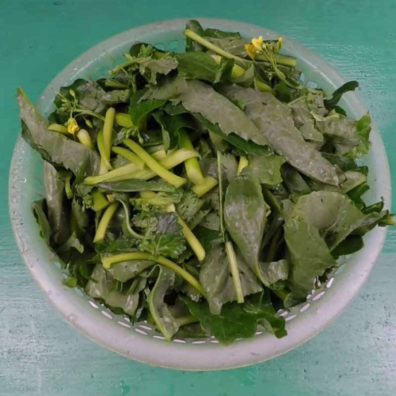 Step 1 Prepare the ingredients for Stir-fried Mustard Greens with Oyster Sauce