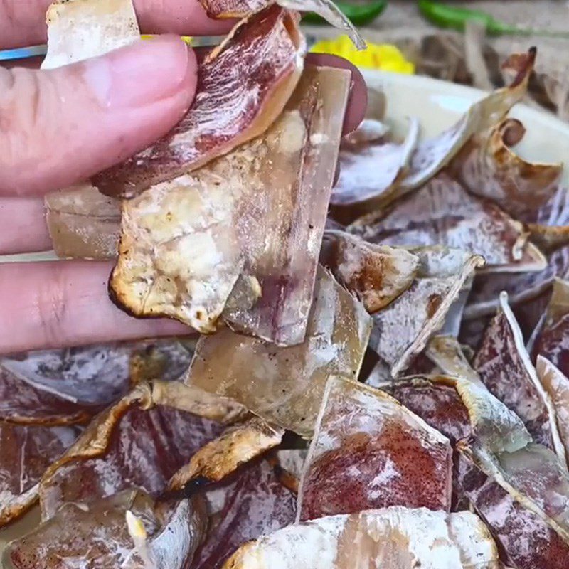 Step 1 Prepare the Ingredients for Dried Squid with Tamarind Sauce (Recipe shared from TikTok Cooking with TasteVN)