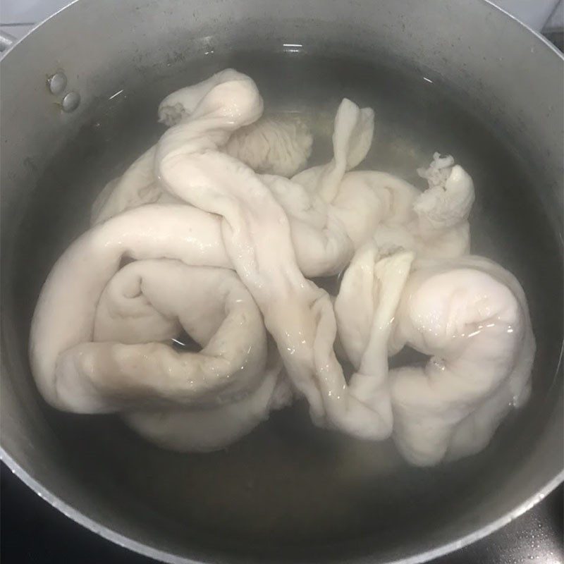 Step 1 Prepare the ingredients for Fried Pork Intestines