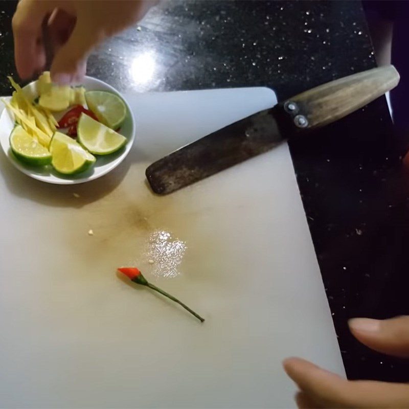 Step 1 Prepare ingredients for boiled duck eggs with mugwort