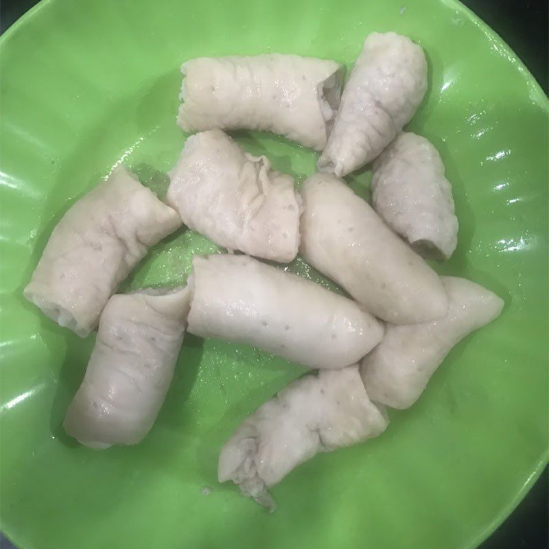 Step 1 Prepare the ingredients for Fried Pork Intestines