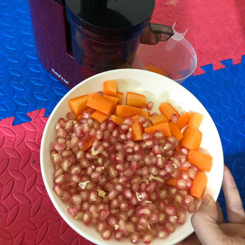 Step 2 Make Pomegranate and Carrot Juice