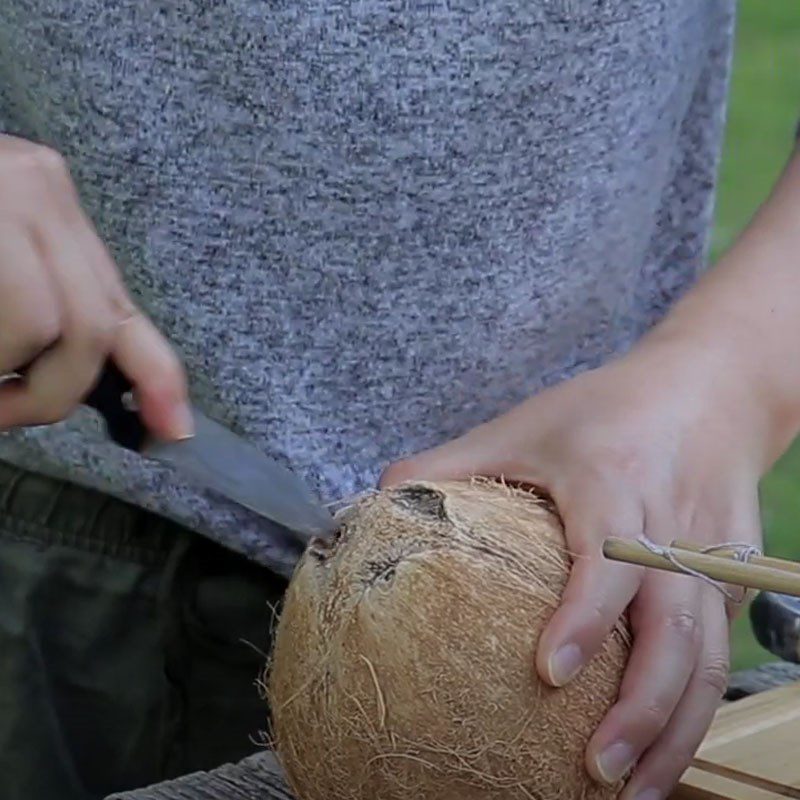 Step 1 Prepare the ingredients for Steamed Pigeon with Coconut Water