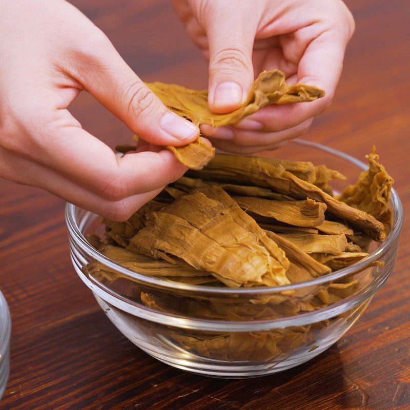 Step 1 Prepare the ingredients for Braised Pork with Dried Bamboo Shoots