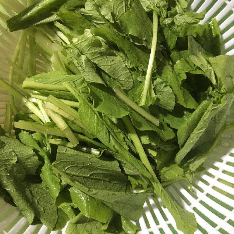 Step 1 Prepare the ingredients for stir-fried mustard greens with beef