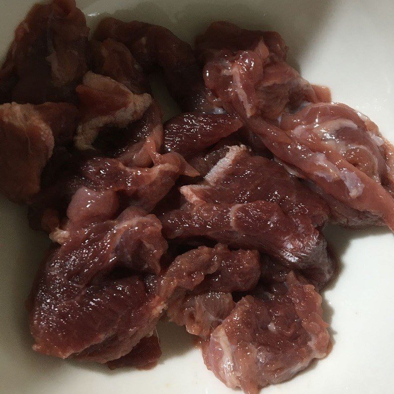 Step 1 Prepare the ingredients for stir-fried mustard greens with beef