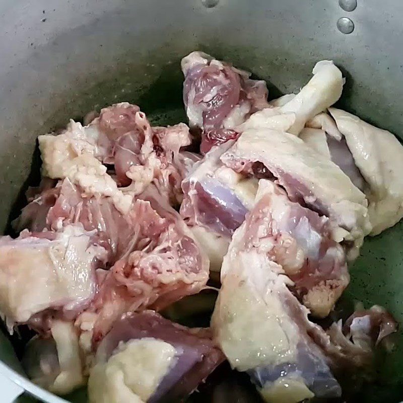 Step 1 Prepare the ingredients for Stir-fried Duck with Rice Herbs