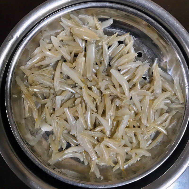 Step 1 Prepare the ingredients for Fried anchovies with crispy flour