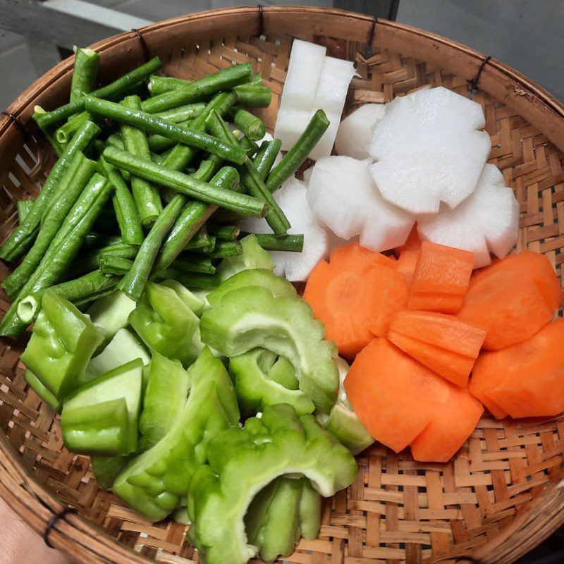 Step 1 Prepare the ingredients for braised tofu with vegetables