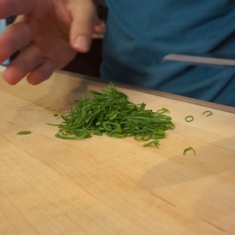 Step 1 Prepare the ingredients for Shoyu Ramen