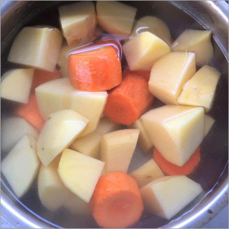 Step 1 Prepare ingredients for Christmas Roasted Chicken