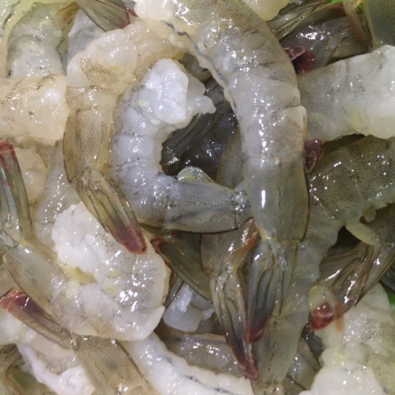 Step 1 Prepare the Ingredients for Thai-style Shrimp (recipe shared by users)