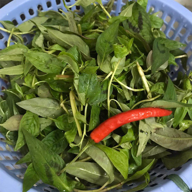 Step 1 Prepare the ingredients for Stir-fried Duck with Rice Herbs