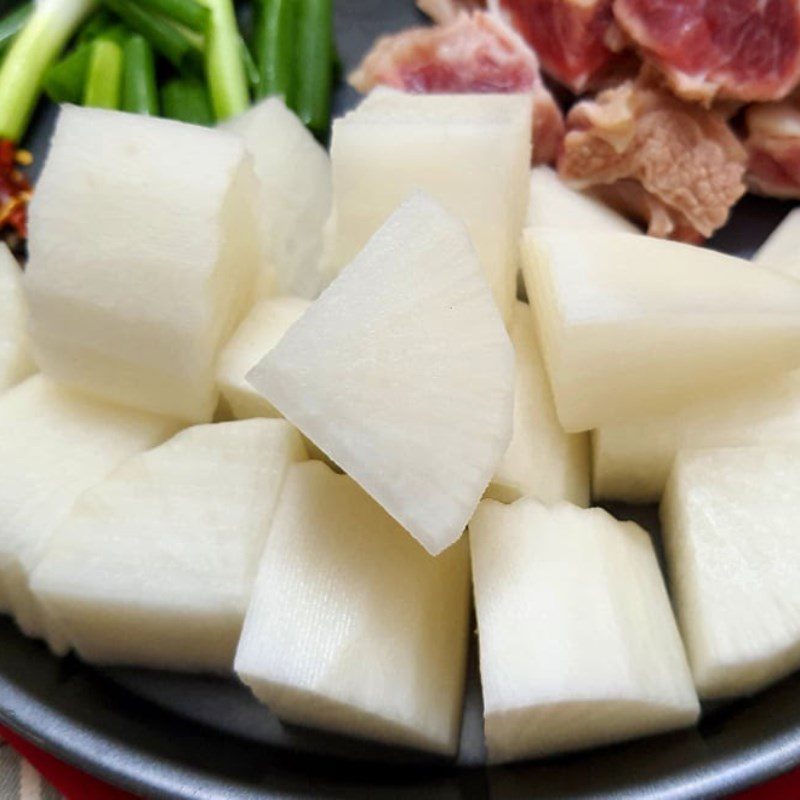 Step 1 Prepare the ingredients for Braised Beef with Radish