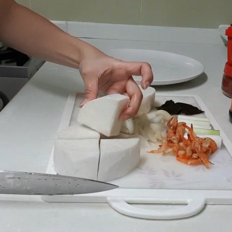 Step 1 Prepare the ingredients for Korean-style radish stew