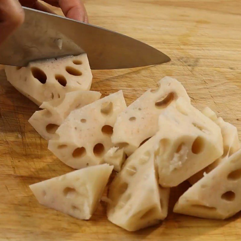 Step 1 Preparation of ingredients for Lotus Root Soup with Pork Bones