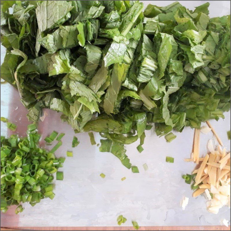 Step 1 Prepare the ingredients for Fish soup with sweet mustard greens