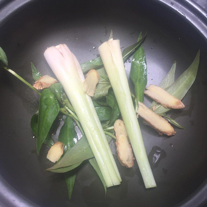 Step 1 Prepare the ingredients for Garlic Fried Snails