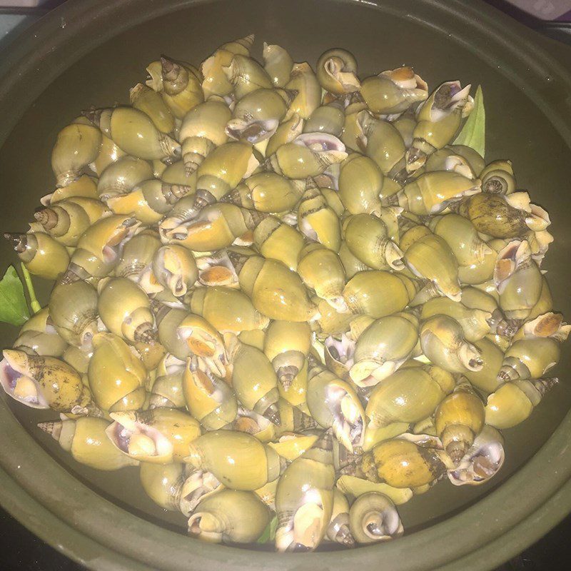 Step 1 Prepare the ingredients for Garlic Fried Snails