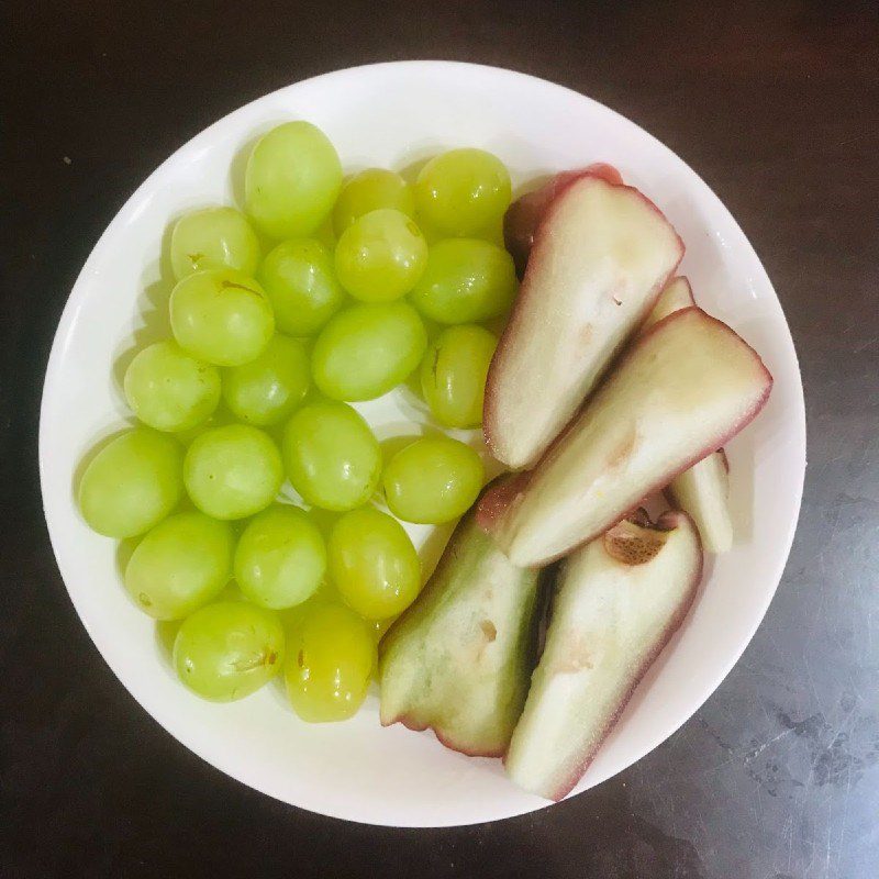 Step 1 Prepare the ingredients for Green Grape Plum Juice