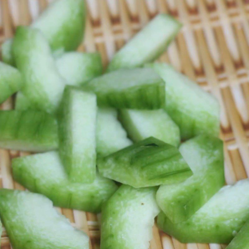 Step 1 Prepare ingredients for stir-fried winter melon with peanuts