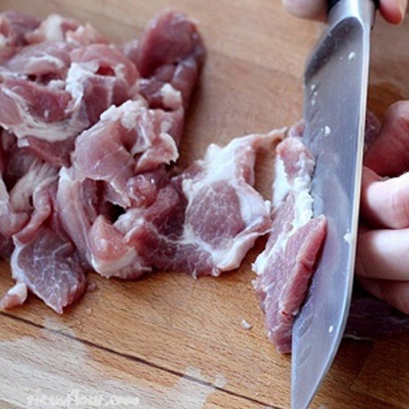 Step 1 Prepare the ingredients for Stir-fried Noodles with Five-Spice Pork