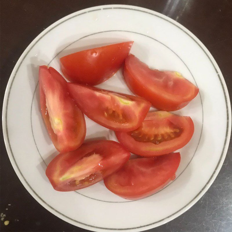 Step 1 Prepare the ingredients for Tomato Napa Cabbage Soup