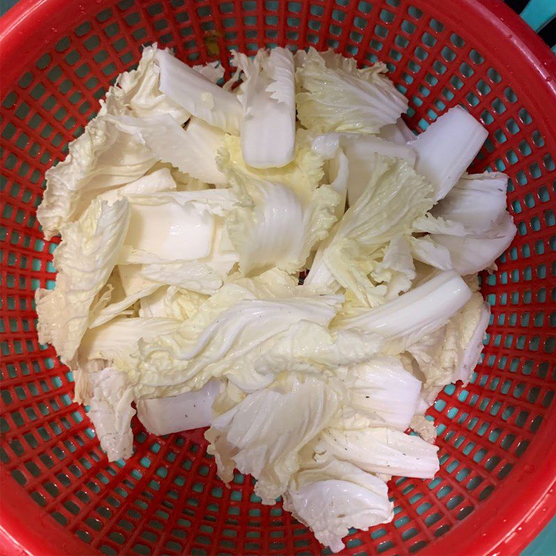 Step 1 Prepare the ingredients for Tomato Napa Cabbage Soup