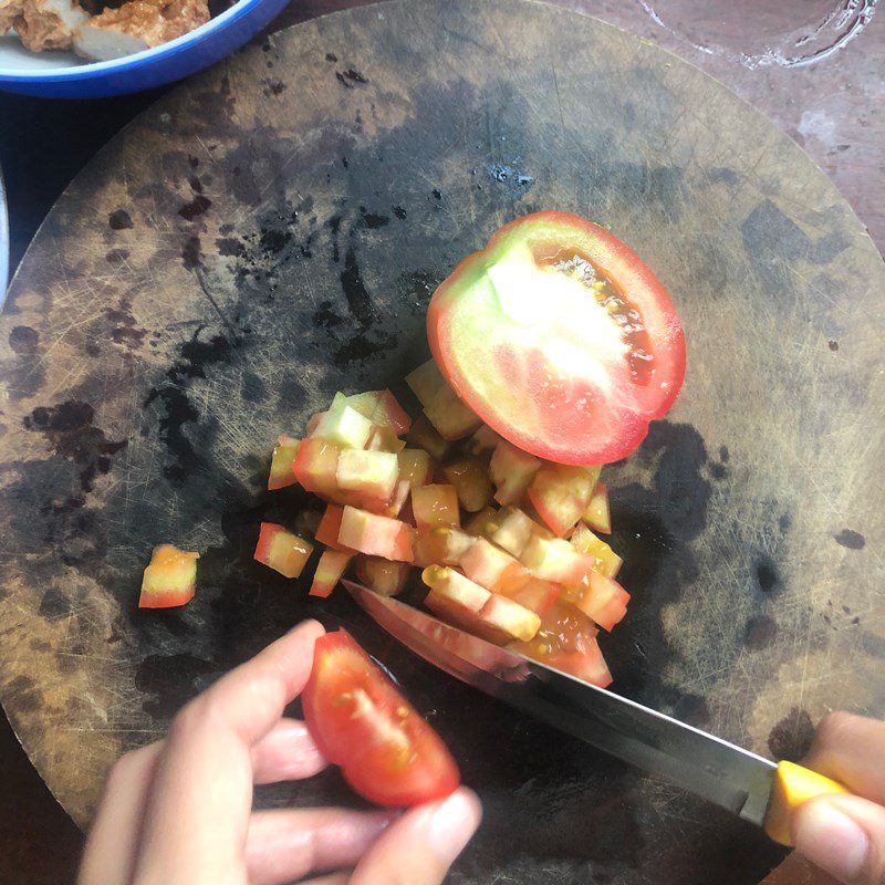 Step 1 Prepare the ingredients for Fish Cake with Tomato Sauce