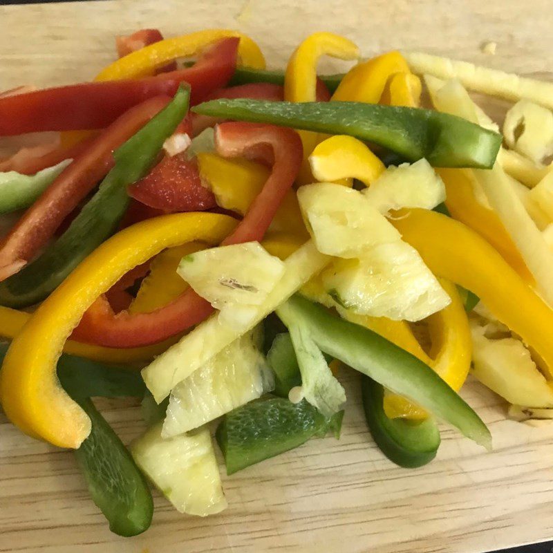 Step 1 Prepare the ingredients for Stir-fried Chicken Breast with Bell Peppers