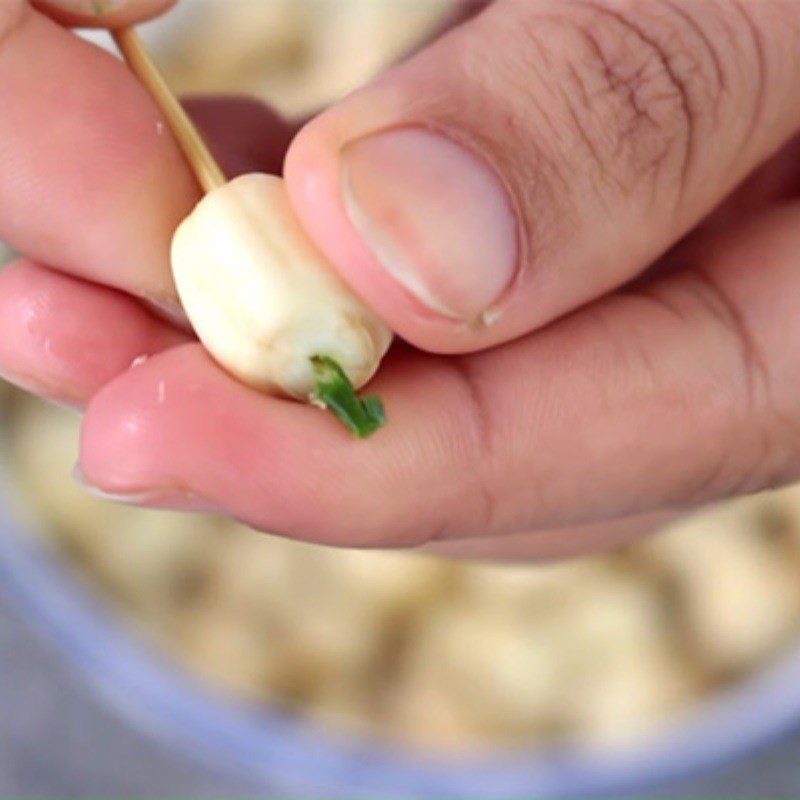 Step 1 Prepare the ingredients for vegetarian duck noodle with lotus seeds