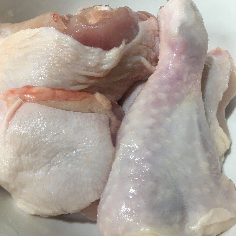 Step 1 Prepare the ingredients for Chicken stew with lotus seeds