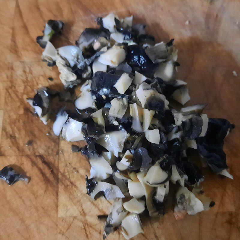 Step 1 Prepare the ingredients for Stir-fried Snails with Curry