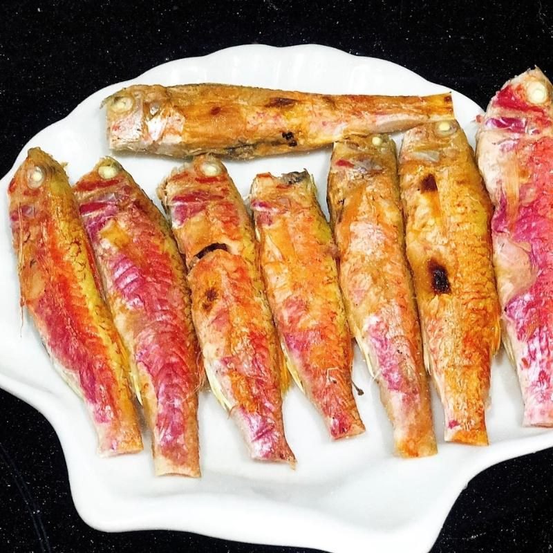 Step 1 Prepare the ingredients for Braised Fish with Turmeric Leaves and Brown Sugar