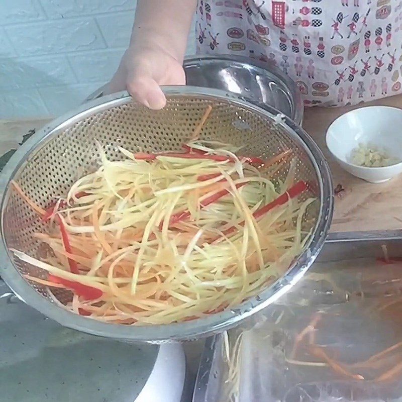 Step 1 Prepare the ingredients for Papaya Jelly Salad