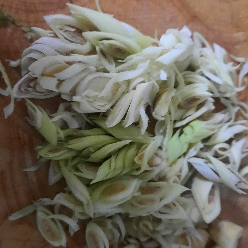 Step 1 Prepare the ingredients for Stir-fried Snails with Curry