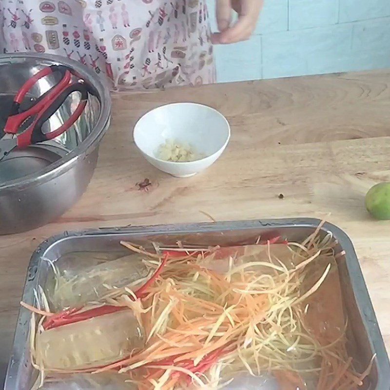 Step 1 Prepare the ingredients for Papaya Jelly Salad