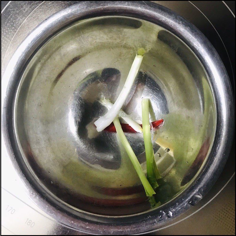 Step 1 Prepare the ingredients for Pomelo fish soup (recipe shared by a user)