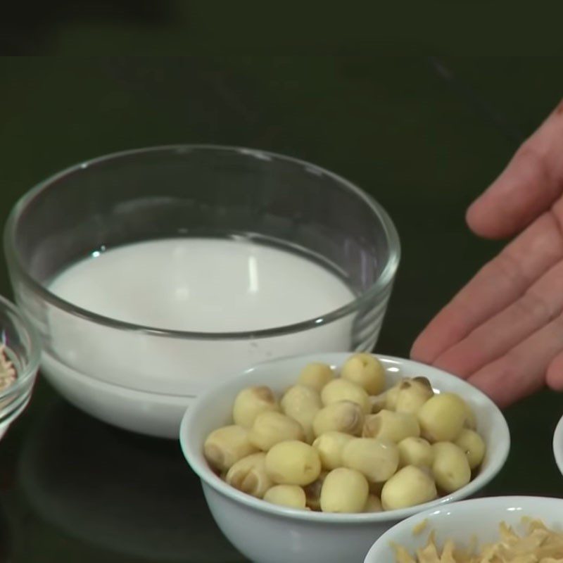 Step 1 Prepare the ingredients for Vegetarian Corn and Lotus Seed Soup