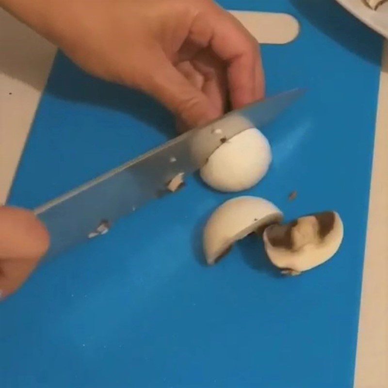 Step 1 Prepare the ingredients for Roasted Cauliflower with Garlic Mushroom Sauce