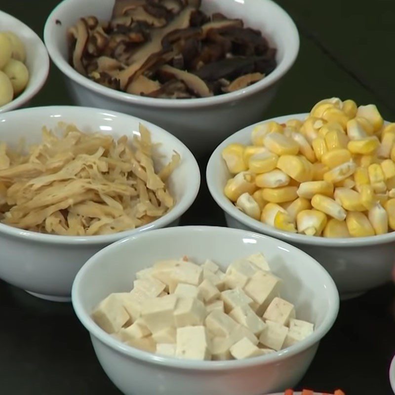 Step 1 Prepare the ingredients for Vegetarian Corn and Lotus Seed Soup