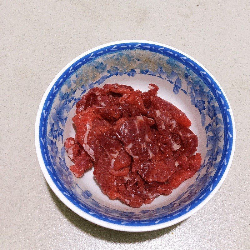 Step 1 Prepare the ingredients Stir-fried mustard greens with beef