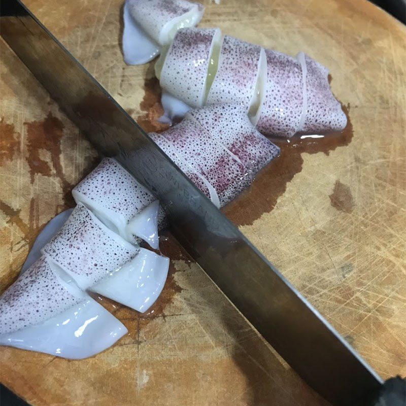 Step 1 Prepare the ingredients for Crispy Fried Squid