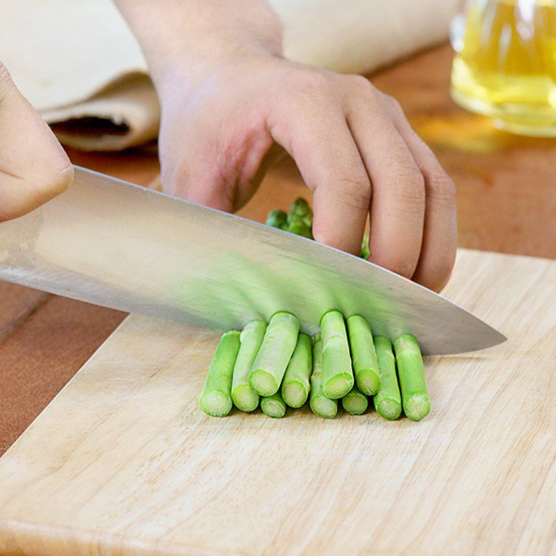 Step 1 Prepare the ingredients for Asparagus Chicken Soup